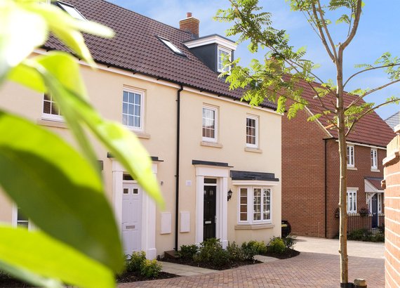 2009 - Stock - Show home exterior - Barratt (2)