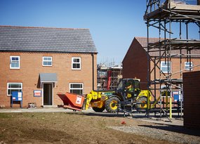 2018 - Stock - Redrow - Plasterer